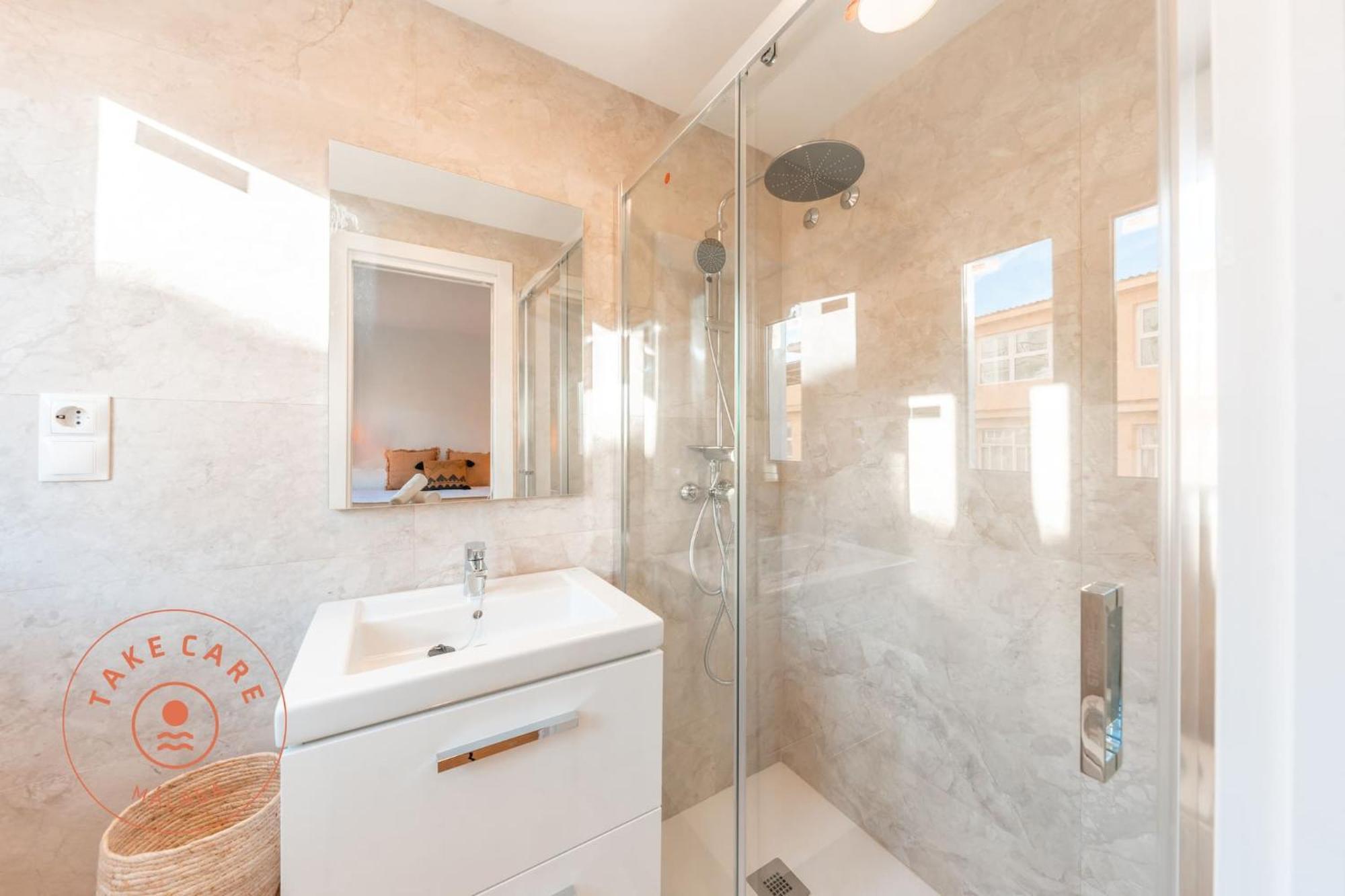 Apartment Spacious In - Tcm *